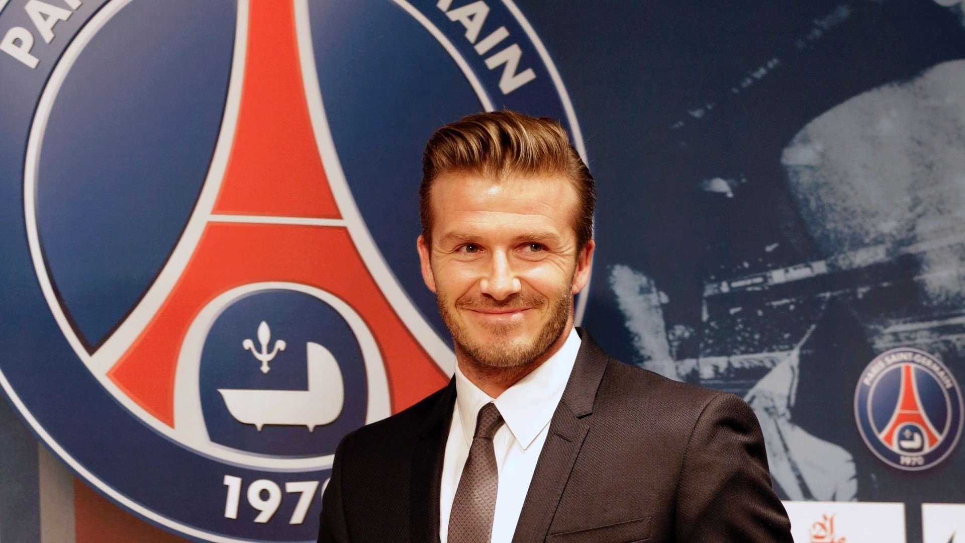 Andrei Niculescu » Blog Archive » S-A RETRAS BECKHAM, PRIMUL FOTBALIST ...