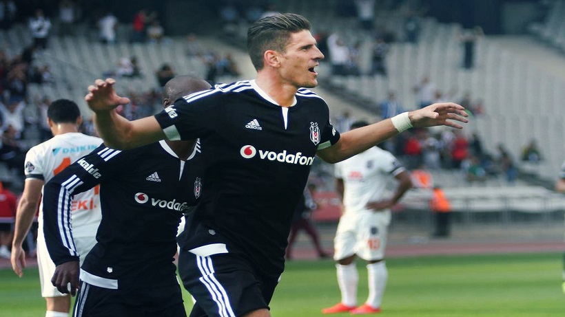 BEȘIKTAȘ ȘI FENER SE LUPTĂ LA BAIONETĂ PENTRU TITLU ÎN TURCIA