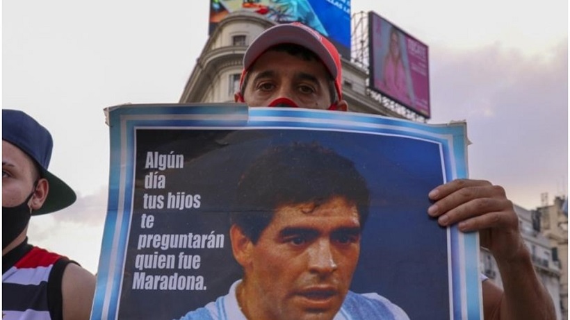 ȘI DACĂ AM FI FOST MARADONA, N-AM FI TRĂIT OARE CA EL?